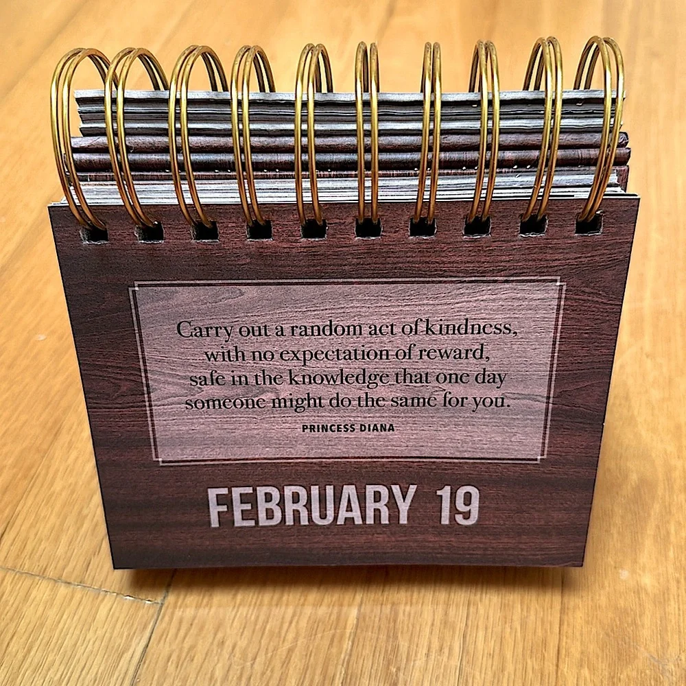 📆 Forever Filp Calendar Inspirational Quotes in Woodgrain Effect EEUC
